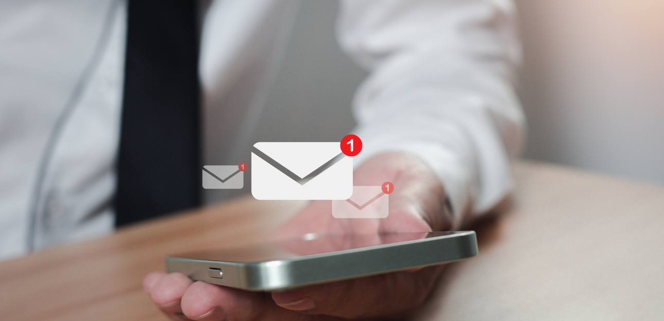Telefoon met e-mail symbolen